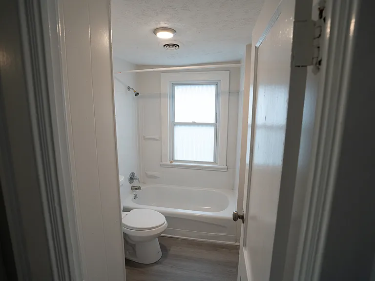 3659 E 131st St #C — Photo 11