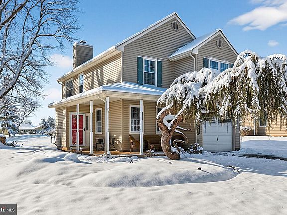 2nd image of 221 Stanford Pl