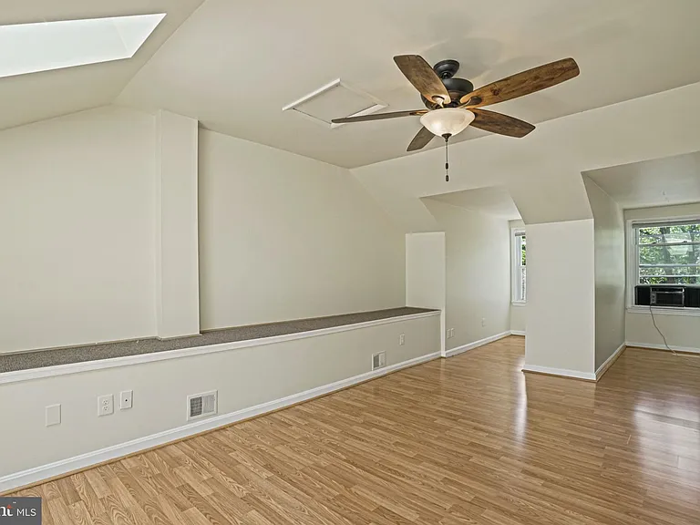 1141 N Vernon St — Photo 39