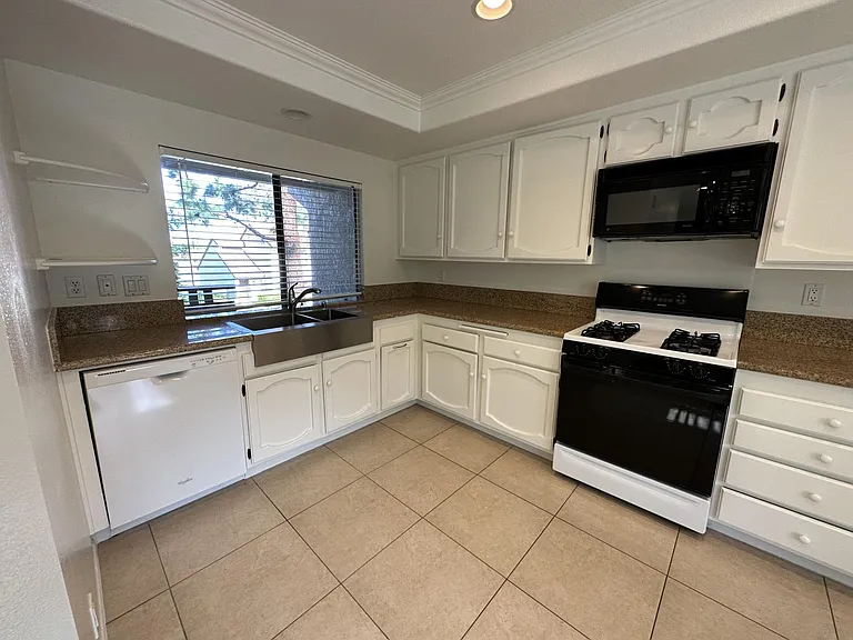 26626 Guadiana — Photo 15