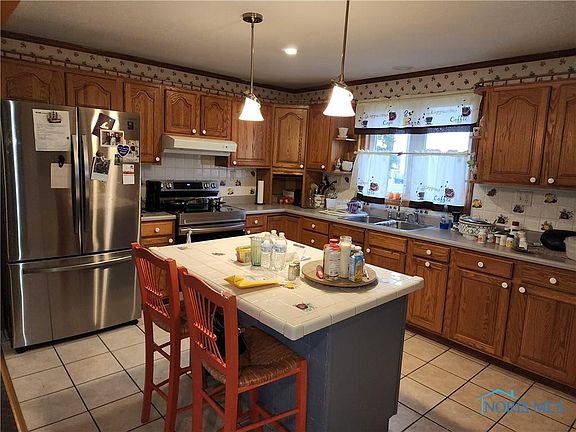 4th image of 211 E Broadway St