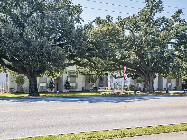 Twin Oaks Apartments — Photo 6