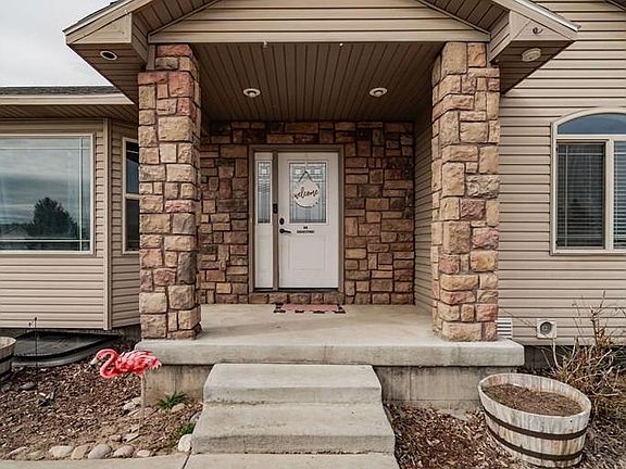 4th image of 111 N 3962 E