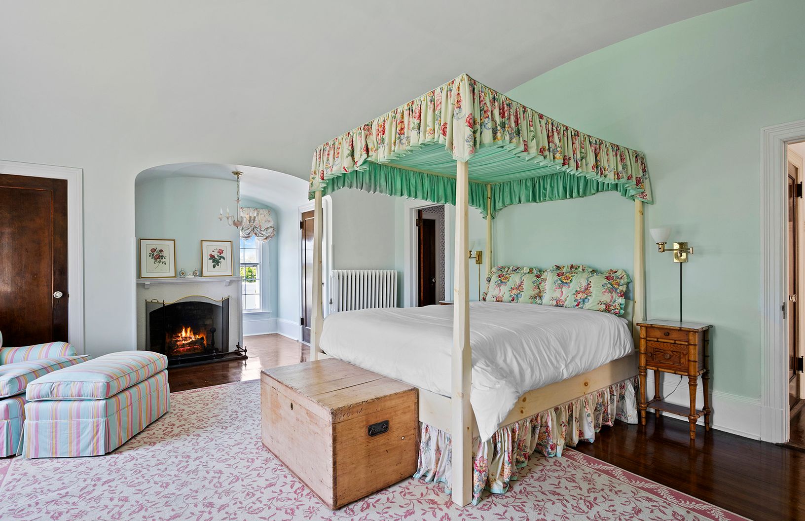  Third floor bedroom