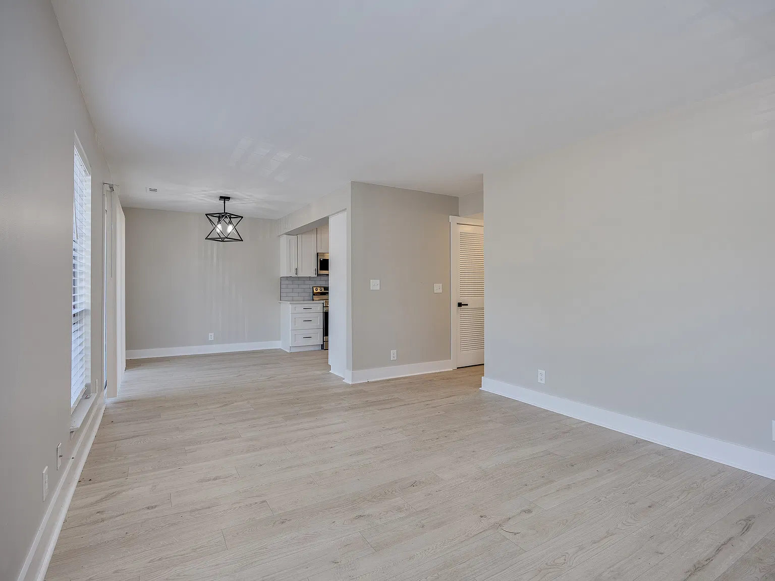 2 bed, 992 sqft, $1,695 — Photo 4