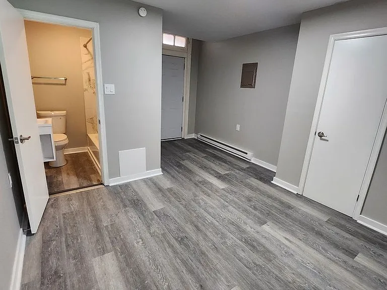 814 W Walnut St — Photo 2