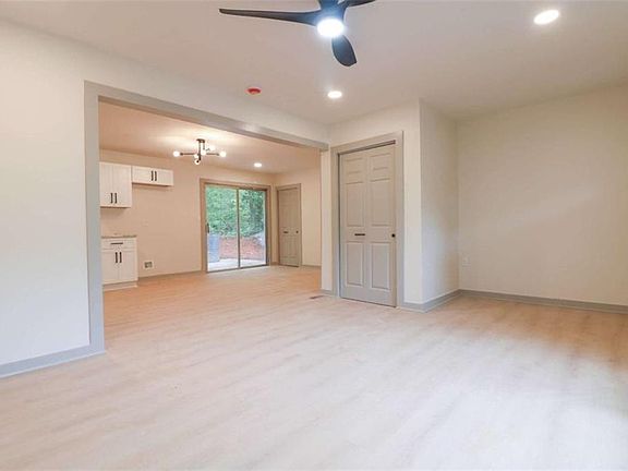 4th image of 4396 Greenleaf Cir SW