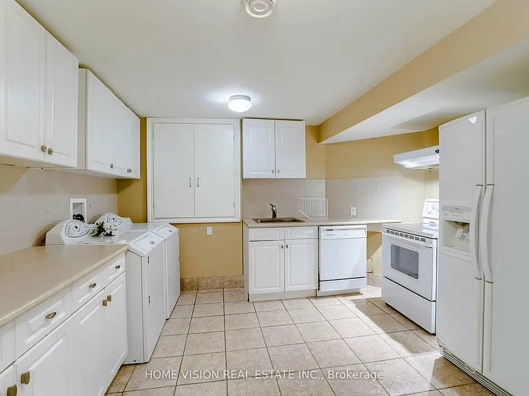 24 E Sandbanks Dr #BASEMENT — Photo 9
