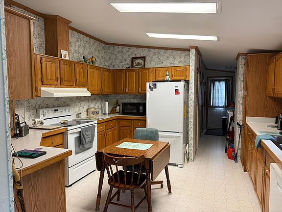 5th image of 1960 Rosewood Dr