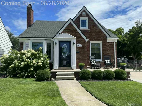 2071 10th St, Wyandotte, MI 48192