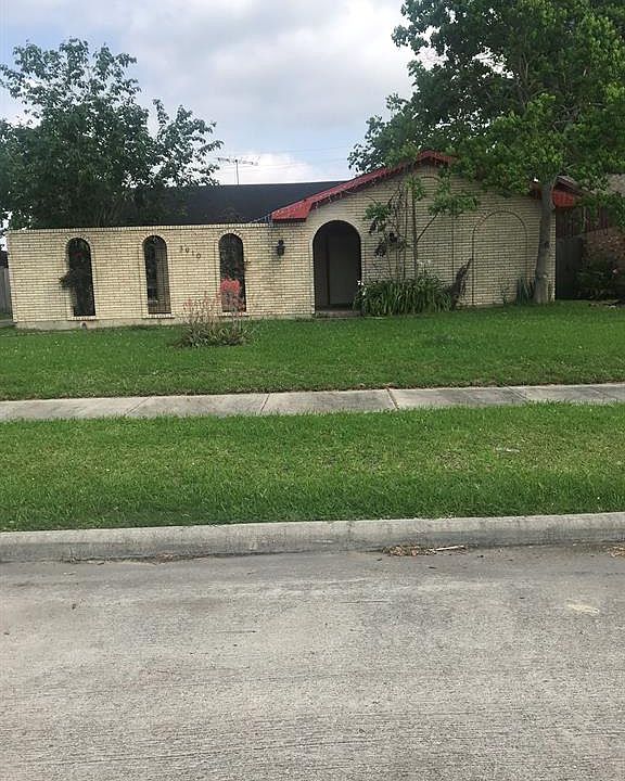 1st image of 3910 Knotty Oaks Trl