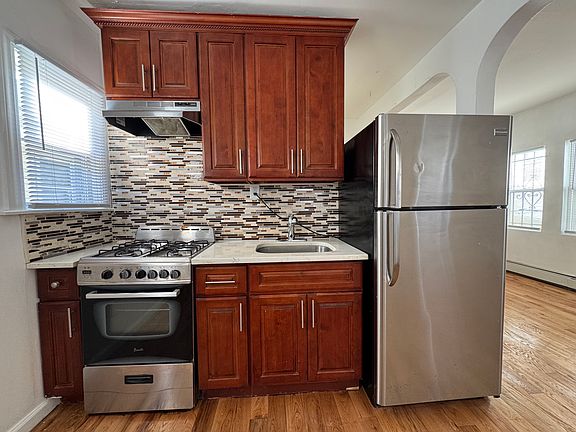 2nd image of 183 Beach 25th St #B
