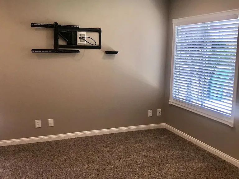 1739 Jasmine St — Photo 5