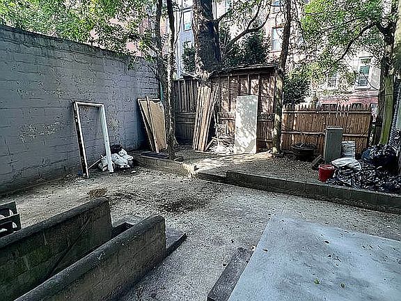 4th image of 337 E 115th St #1D