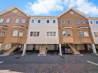 330 Maple Avenue #17, Westbury, NY