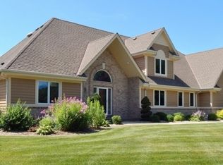 1377 Homestead Ct, Hubertus, WI 53033