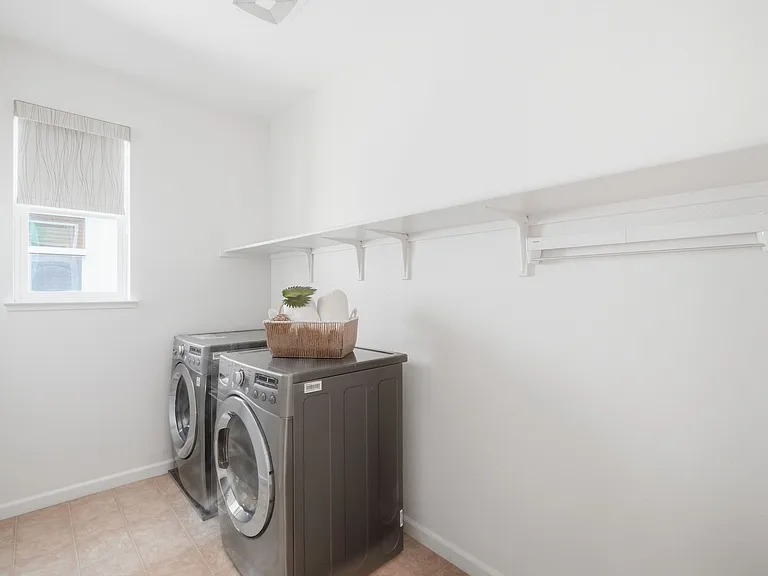 1439 Shore Dr — Photo 16