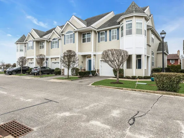 123 Jackie Court, Patchogue, NY 11772