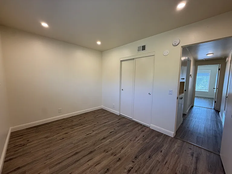 300 Amherst Pl — Photo 9