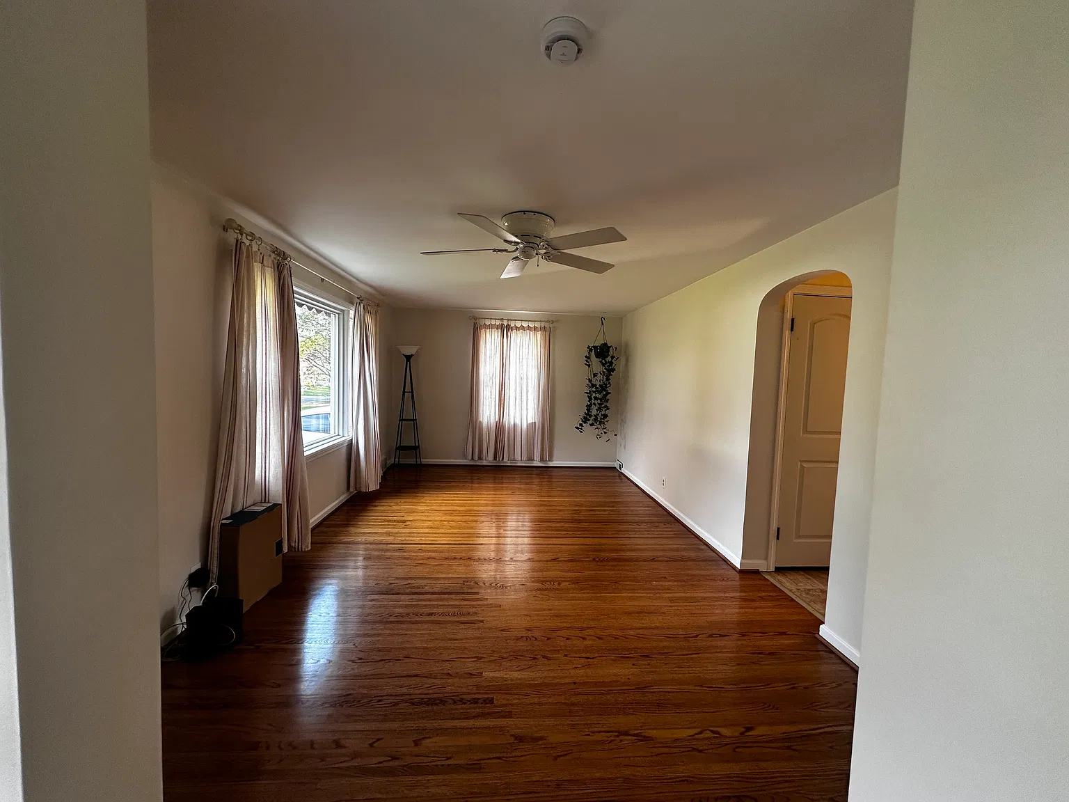 3 bed, 1062 sqft, $2,100 — Photo 2