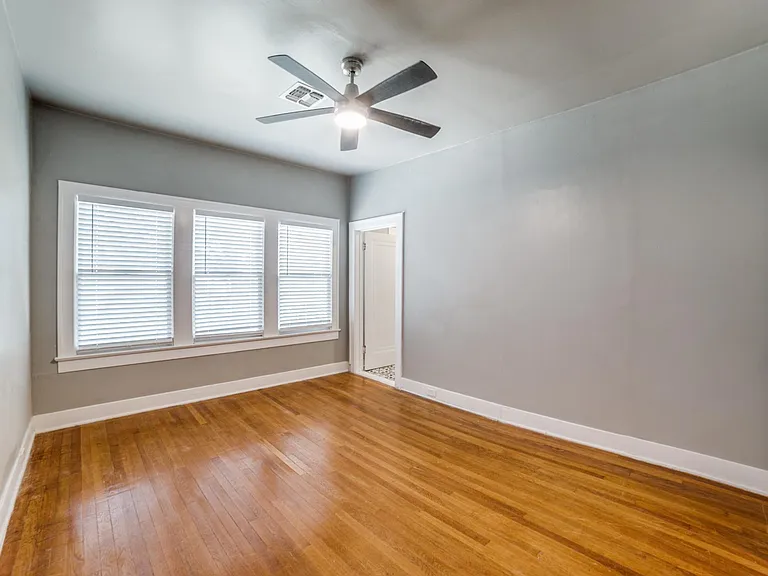 114 W Norwood Ct — Photo 6