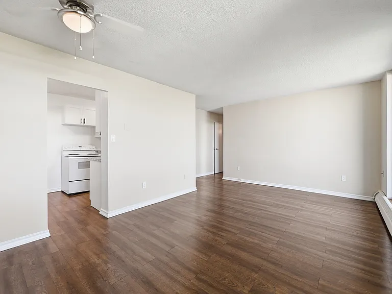 2772 Barton St E — Photo 17