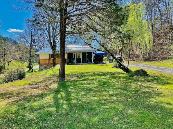 465 Gum St, White Sulphur Springs, WV 24986