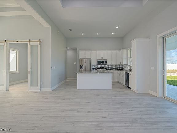 4th image of 618 NW 7th Pl