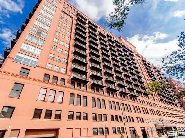 165 N Canal St APT 510, Chicago, IL 60606