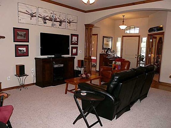 3rd image of 12212 Heathfield Ln