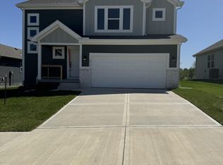 2121 SW Rutherford Dr, Lees Summit, MO 64082