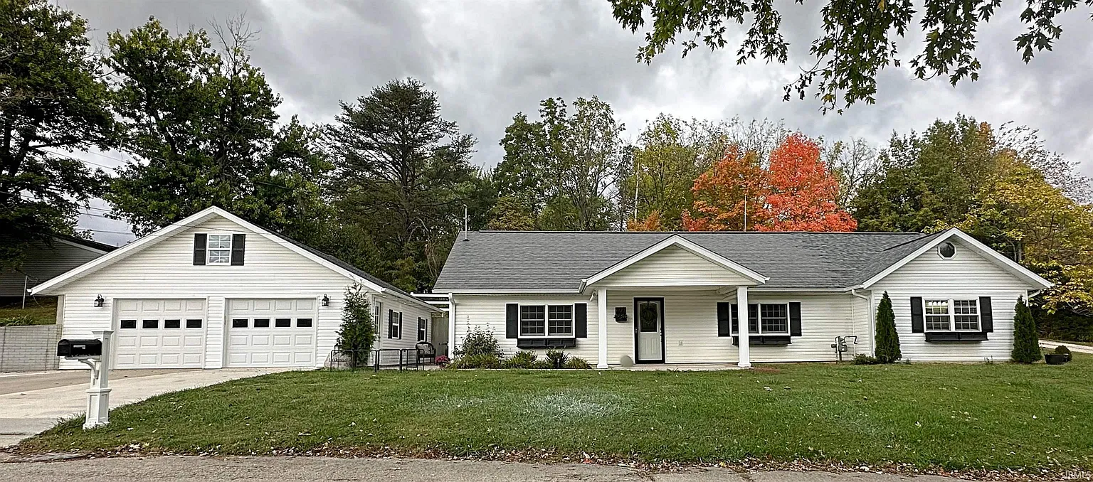 403 N Oak St photo 1