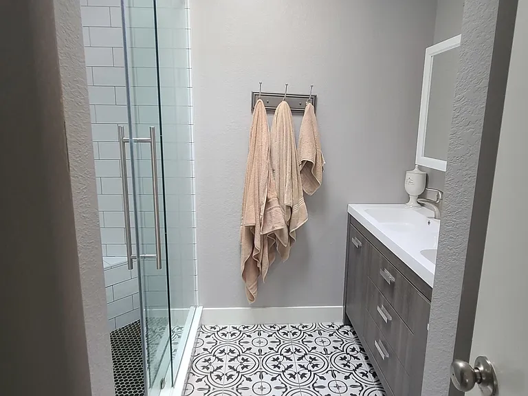 1126 E Charleston Ave — Photo 5
