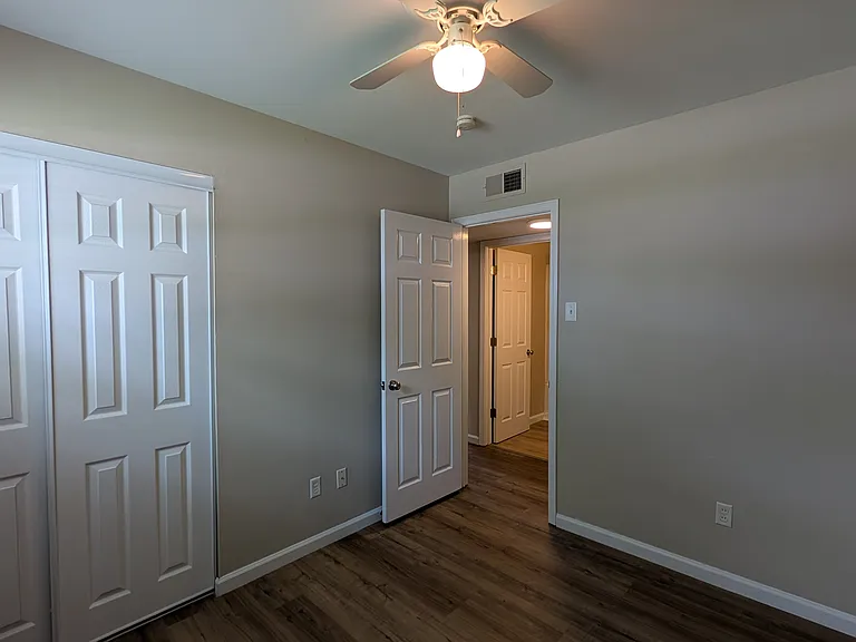 809 Jacobs Ln — Photo 10