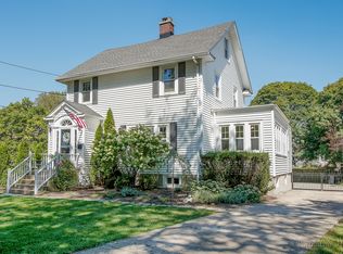 1013 E Willow Ave, Wheaton, IL