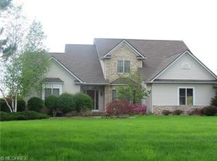 16800 Orange Ln, Chagrin Falls, OH 44023