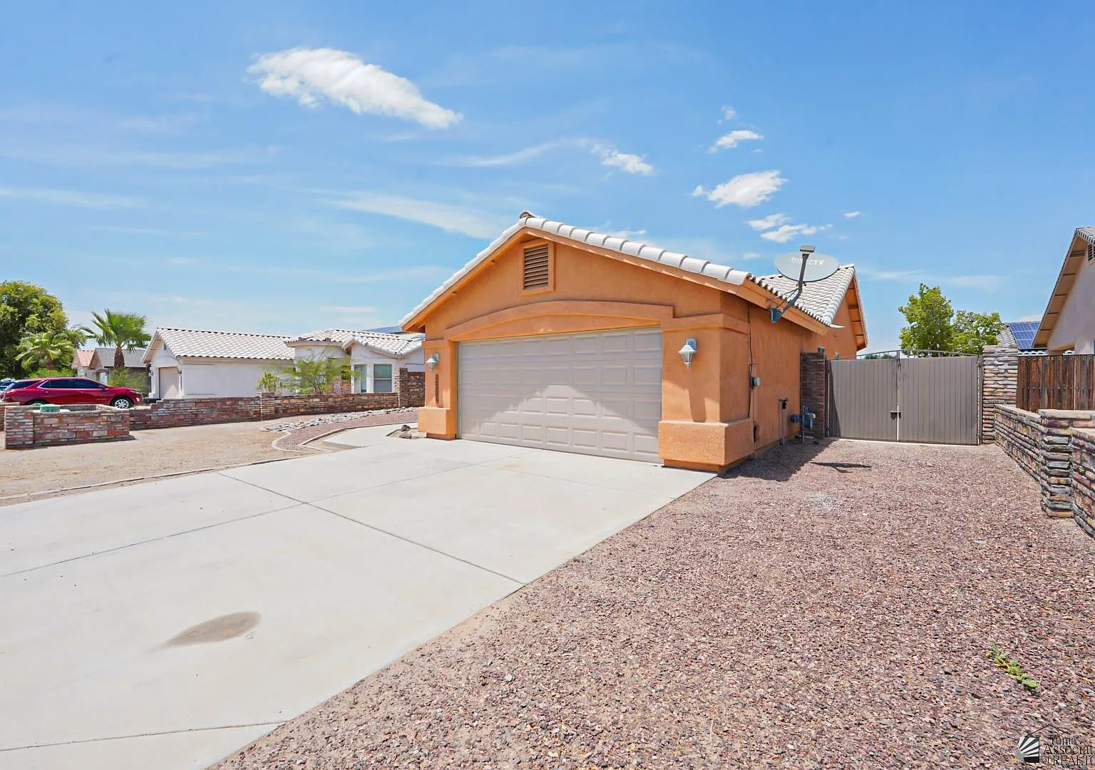 3 bed, 2.0 bath, 1739 sqft, $1,800 — Photo 3