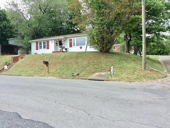 4th image of 2206 Spruce Ave