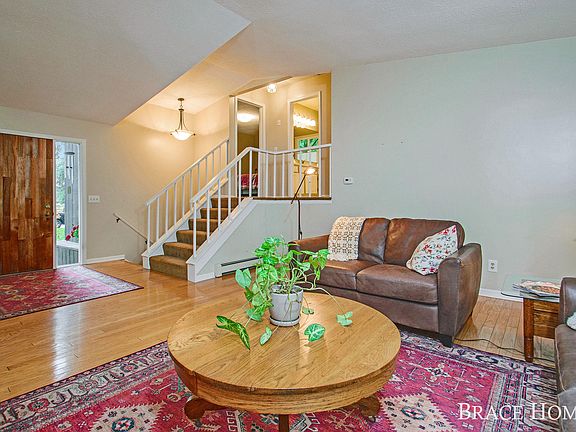 3rd image of 2485 Northboro Ct NE