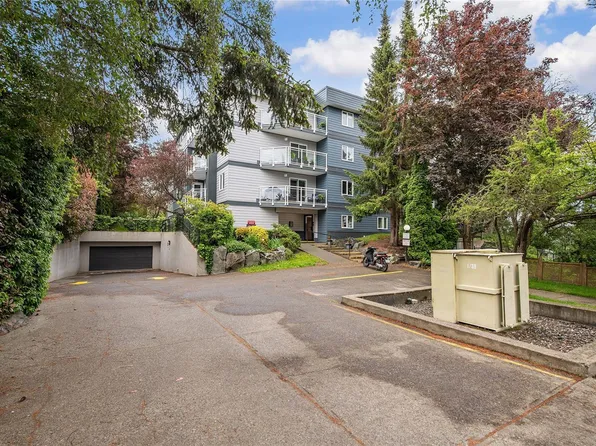 949 Cloverdale Ave #208, Saanich, BC V8X 2T4