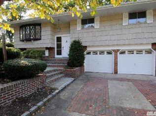 7 Isabel Ln, Old Bethpage, NY 11804
