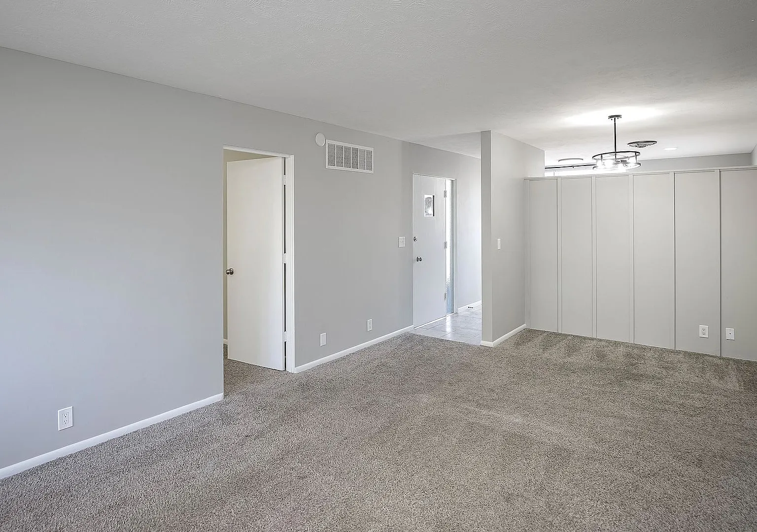 1st Floor 3-Bedroom Apartment in Millard! — Photo 1