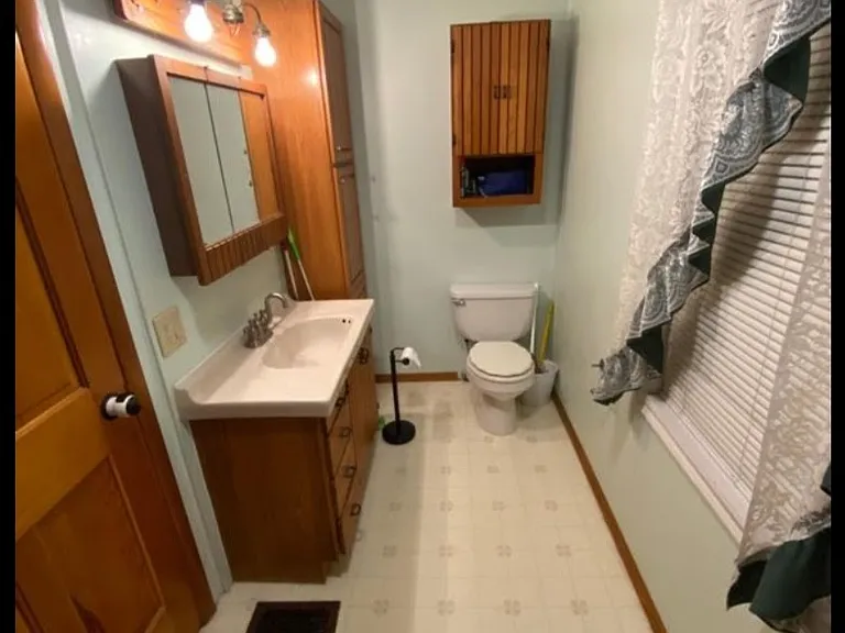 Large Bathroom with Shower / Tub Downstairs off Kitchen