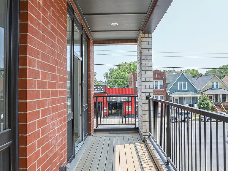 2402 W Carmen Ave #306 — Photo 9