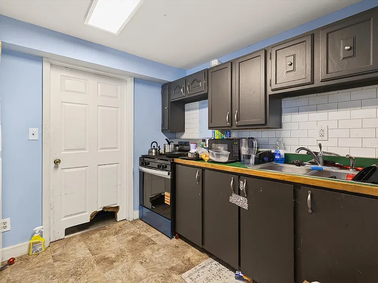 Kitchen with brand new gas stove