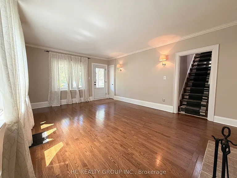 398 Maple Ave — Photo 4