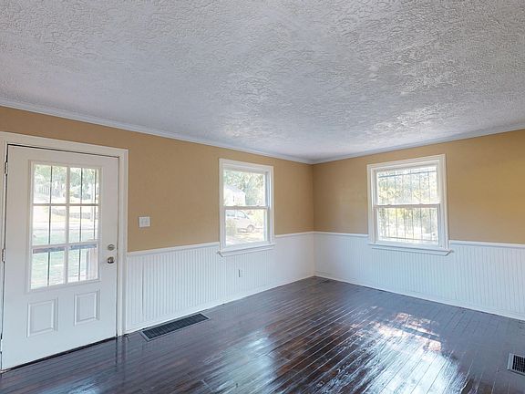 5th image of 3417 Selma Ave
