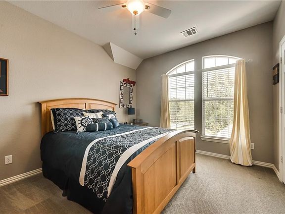 3rd image of 118 Park Ln