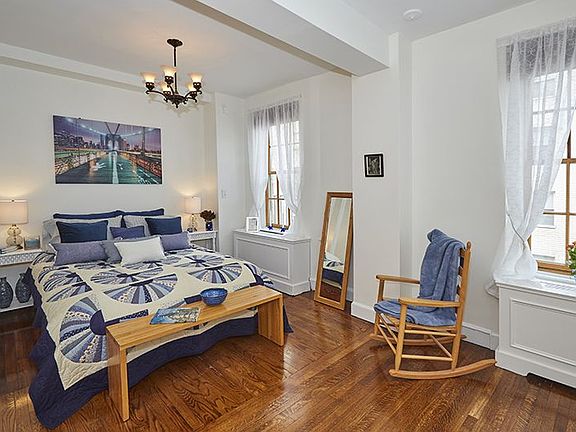 4th image of 137 E 66th St APT 8C