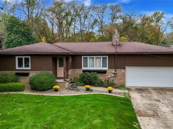 4554 Garrett Dr, Barberton, OH 44203